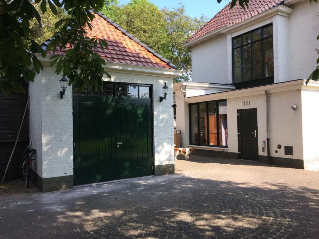 Beilen-Openslaande houten-garagedeuren-meranti