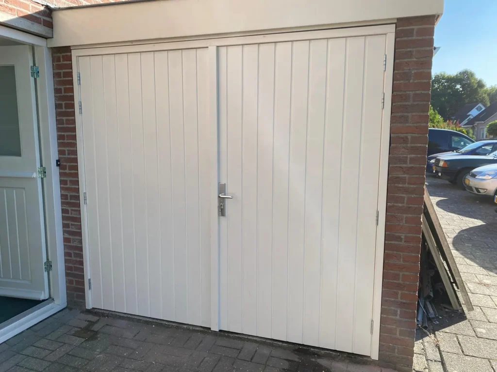 Okoume-40mm-alustabiel-garagedeuren-Heino