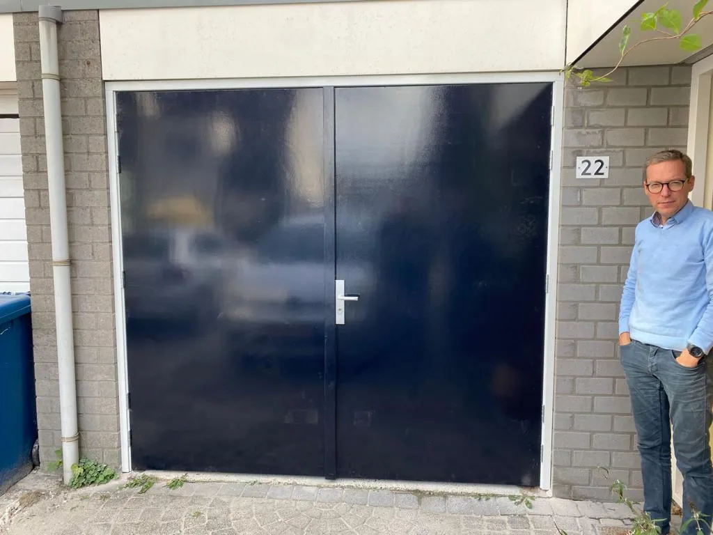 apeldoorn-gladde-houten-garagedeuren
