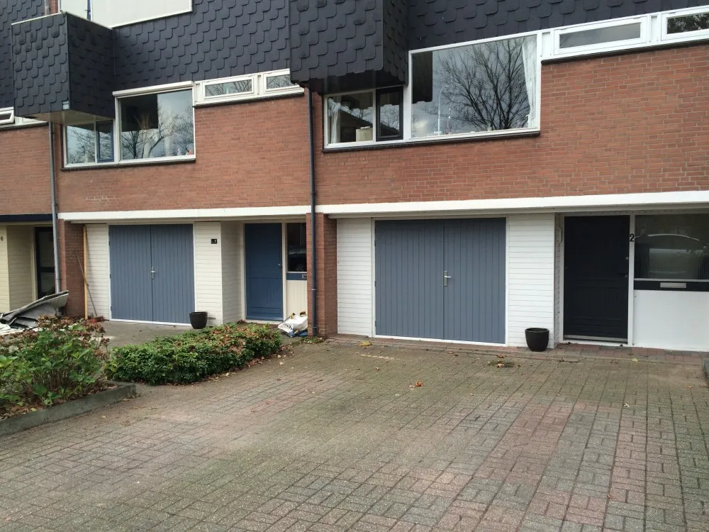 blauw-grijze-garagedeuren-s-Heerenberg