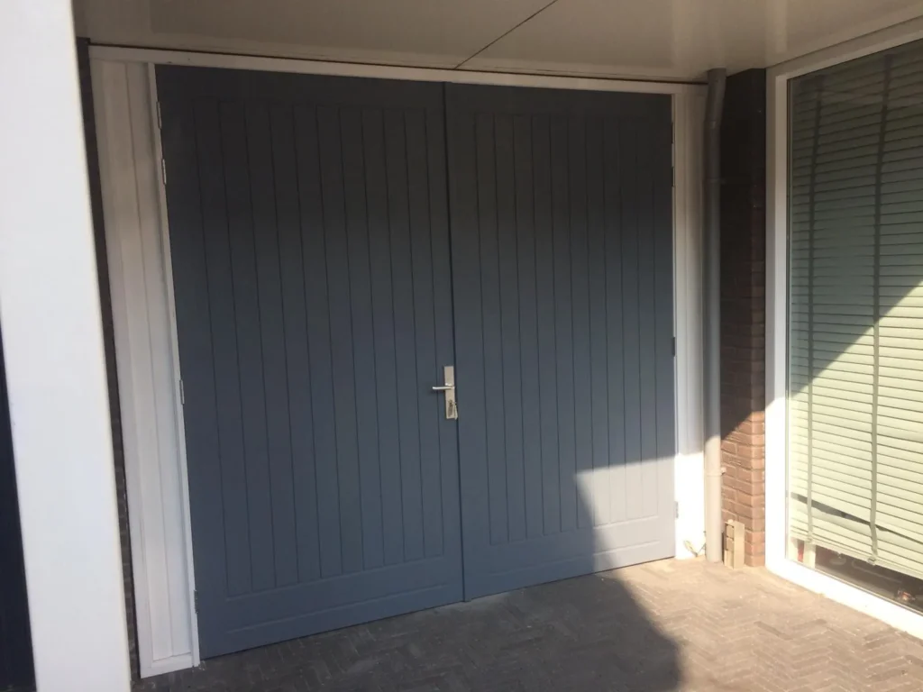 garagedeuren_openslaand_plankenmotief